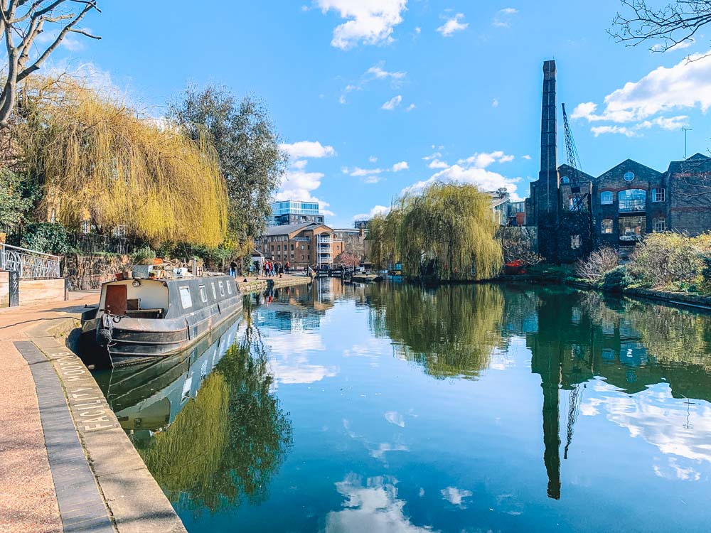 The part of Regent's Canal close to Angel on a sunny day - a true hidden gem in London!